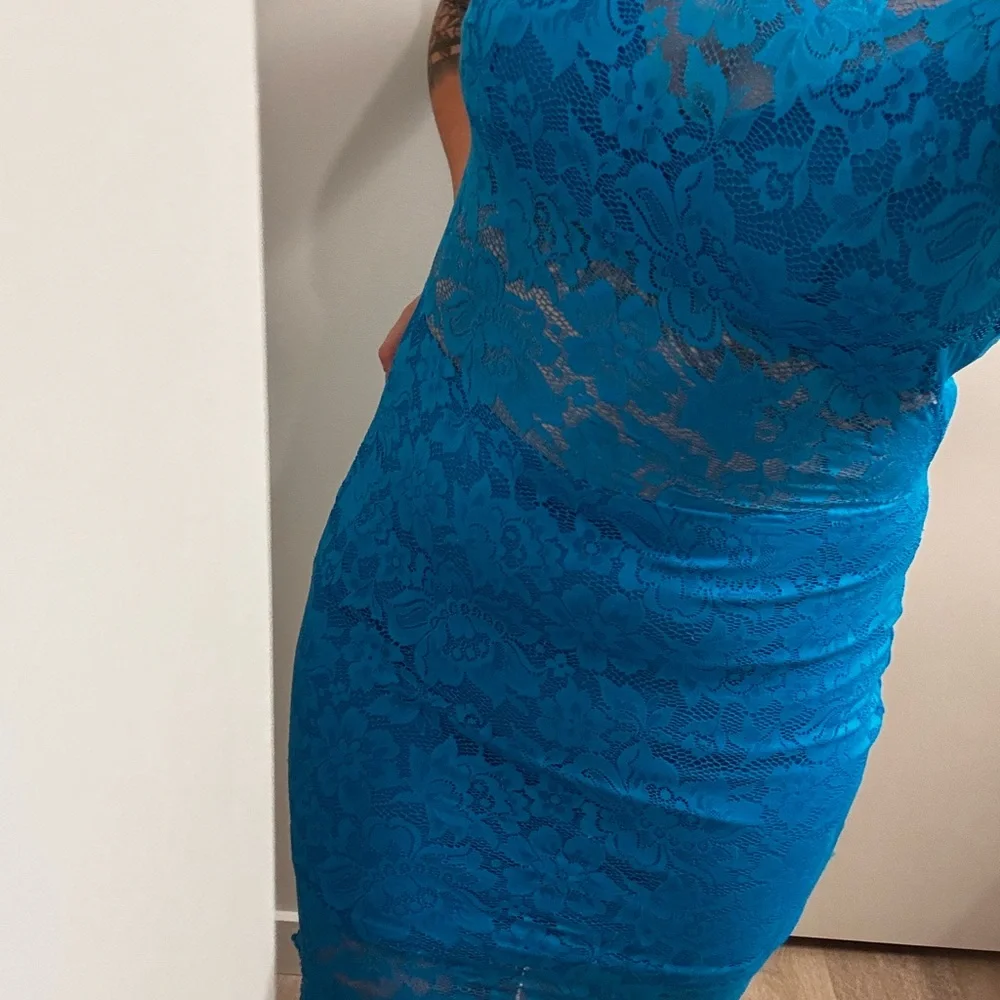 bebe blue lace mini dress - Picture 2 of 9